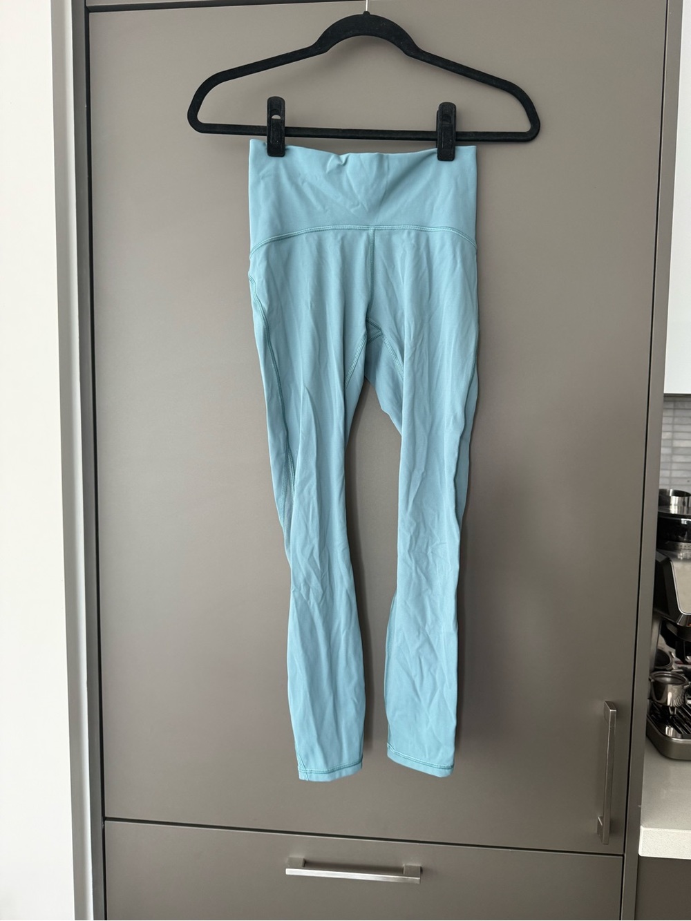 Lululemon size 4 ⅞ length teal Blue leggings with mesh detail on back